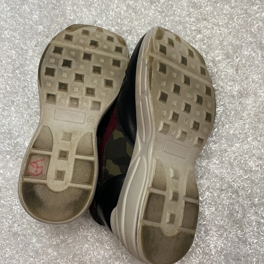 Steve Madden. Ladies Size 7. Camo Chunky Sole Sneakers
